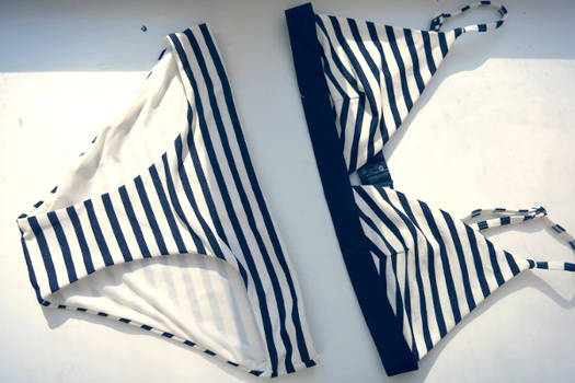 Wanted : un bikini triangle COS