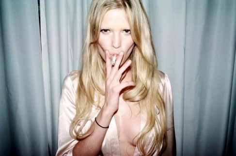 Liens vers des photos de Lara Stone s lectionn s par les visiteurs de PICs