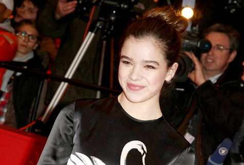 Hailee Steinfeld pour Miu Miu