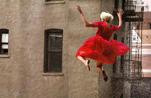 Agyness Deyn en apesanteur
