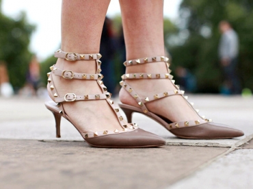 Les ballerines et escarpins à studs selon Valentino