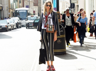 Le tailleur-pantalon imprimé