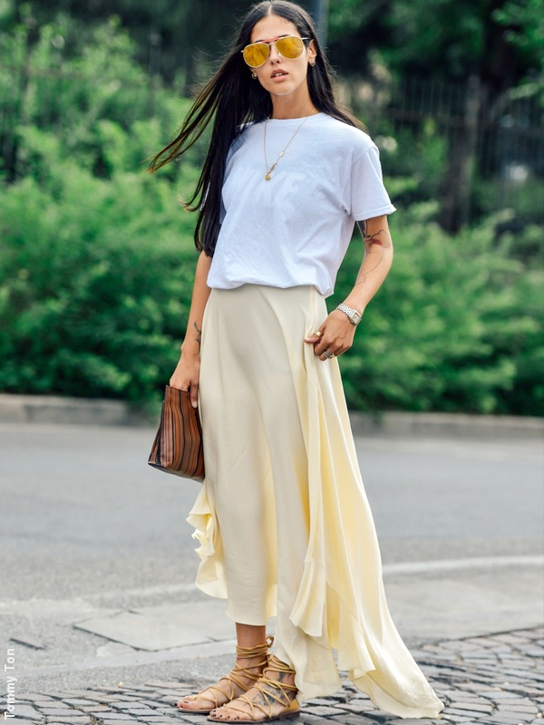 Jupe longue + tee-shirt blanc