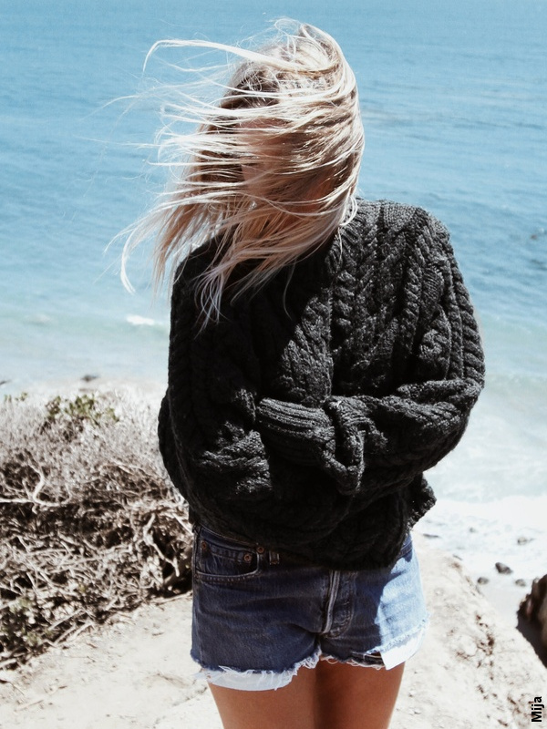 Short en jean + pull noir