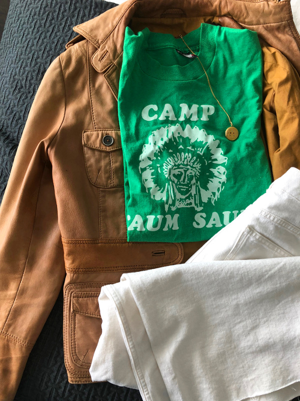 Veste en cuir + tee-shirt vert