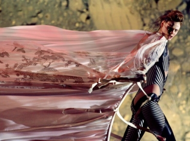 McQueen : the show must go on