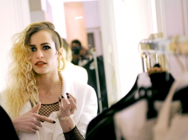 La coupe asymétrique d'Alice Dellal