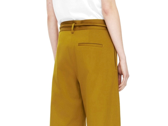 Wanted : un pantalon large jaune moutarde