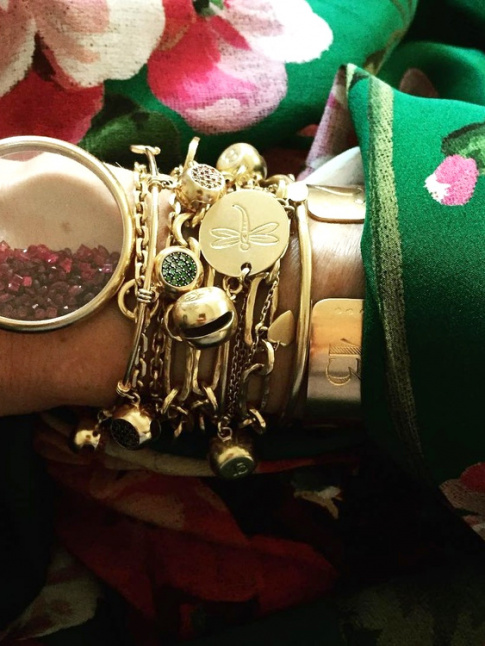 En matire de bracelets dors, l'accumulation reste un must !