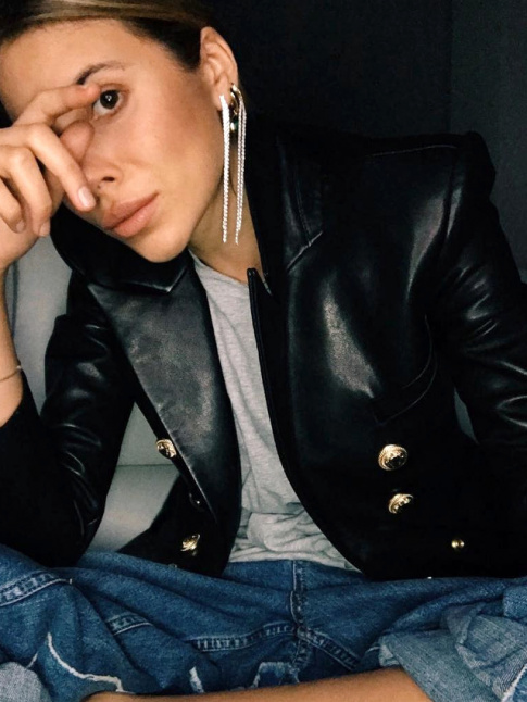 Les trs longs pendants d'oreille semblent vouloir s'imposer comme les 