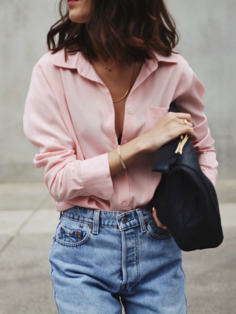 Chemise rose + jean mom dlav = le bon mix