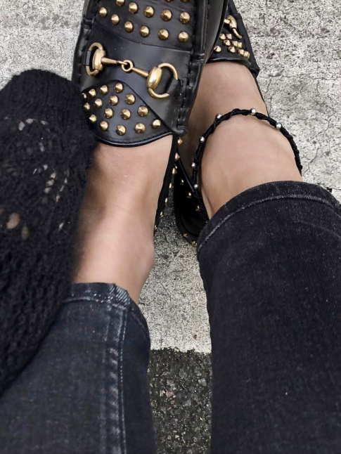 Les studs dors ont le chic pour twister les trs en vogue mocassins Gucci