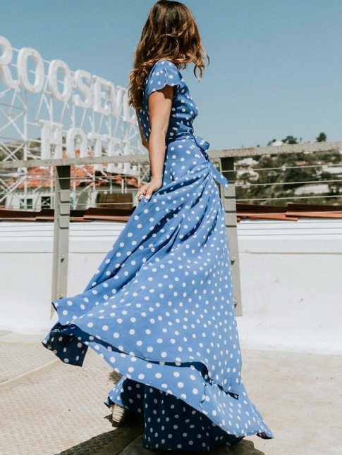Difficile de faire plus fminin qu'une robe longue...
