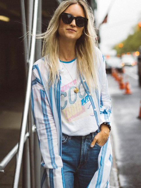 Aprs tre pass 100 fois  la machine, le tee-shirt touristique gagne en fashion appeal