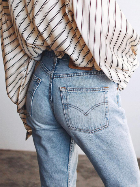 Jean droit + ample blouse fluide lgrement rtro = le bon mix