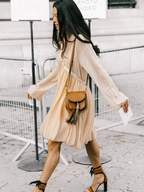 On piquerait bien le total look Chlo de cette jolie jeune femme !