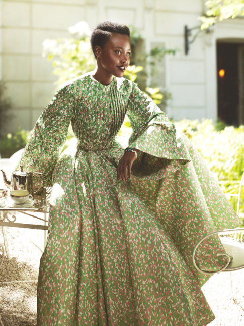 Robe 19me + coiffure moderne = le bon mix