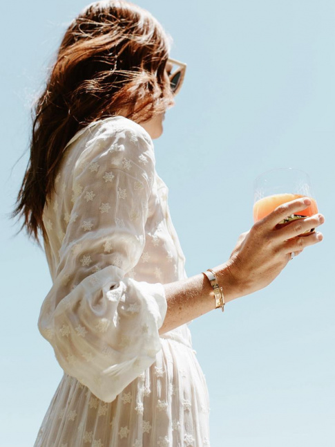 Mlant transparence, broderies dlicates et ampleur romantique, cette robe Den a tout bon !