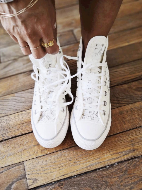 Pour ou contre la version dentelle des converses blanches ?
