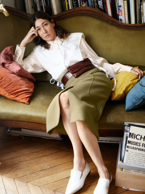 Mlant dgaine faussement intello et teintes vgtales, ce look a tout bon !