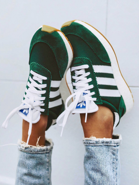 Le vert sapin sied particulirement bien aux Adidas Iniki !