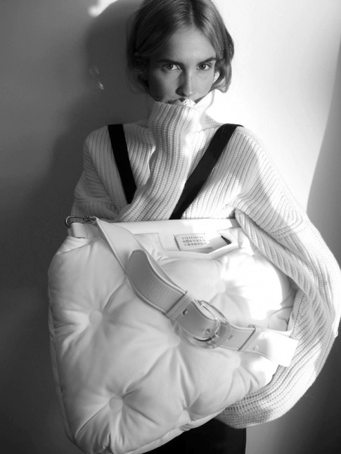 Maison Martin Margiela, la griffe qui pense aux matins difficiles des modeuses...
