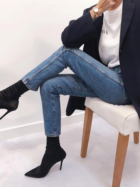 Bottines chaussettes + jean + blazer masculin = le bon mix