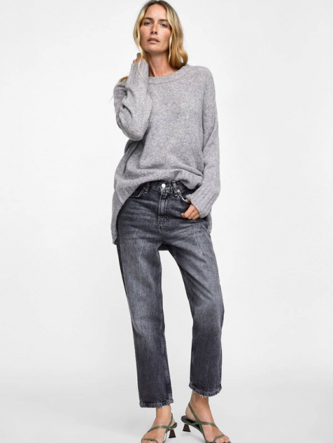 Rien de tel qu'une paire de sandales  talons dnudant le pied pour sophistiquer un look casual !