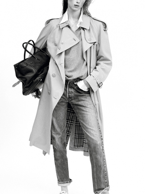 Trench oversize + jean + pull col V + chemise blanche = le bon mix