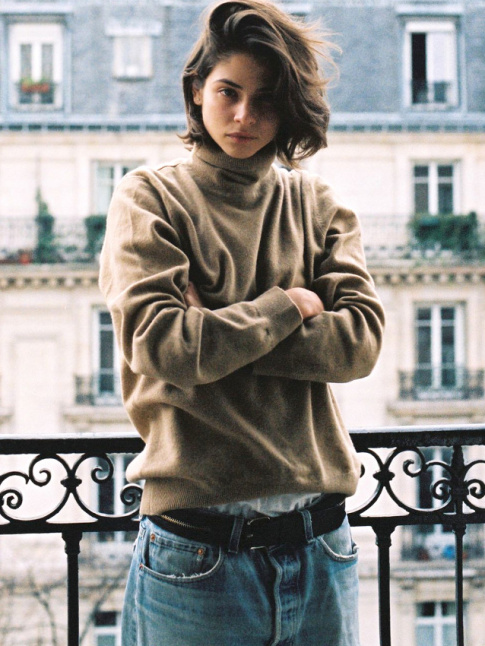 Petit plaisir vestimentaire : se blottir dans des fringues boyish trop grandes !