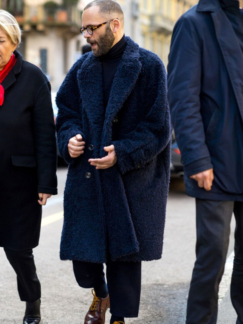 Cuir chocolat + texture teddy bear bleu marine = le bon mix