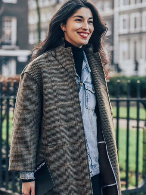 Pardessus  carreaux + veste en jean = le bon mix