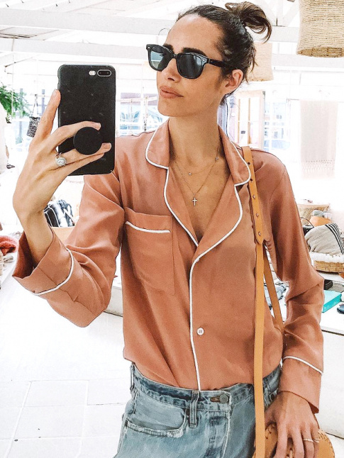 Rien de tel qu'une chemise de pyjama pour dcasualiser un short en jean boyfriend !