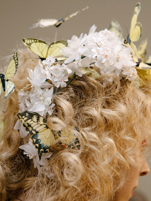 Chez Rodarte, des papillons butinent les boucles blondes des mannequins...