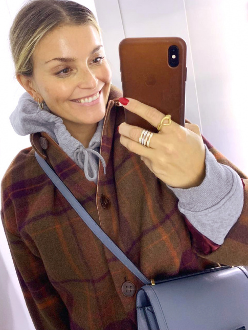 Manteau  carreaux + sweat  capuche = le bon mix