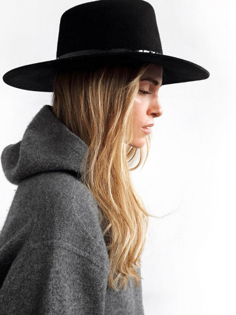 Fedora + sweat  capuche = le bon mix