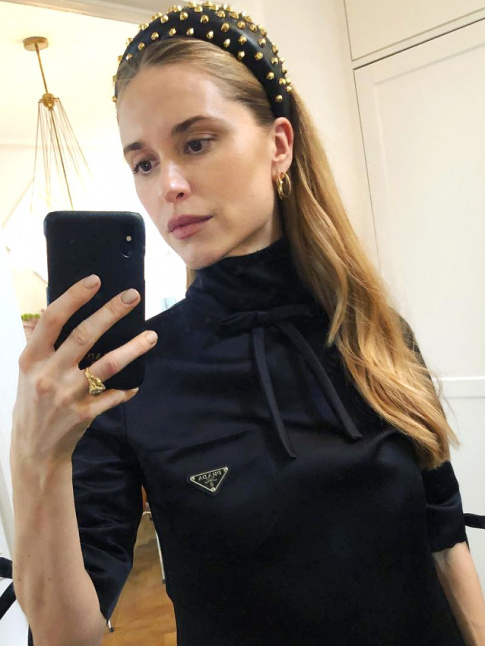 Le serre-tte  studs ou quand les attributs bourgeois s'encanaillent !
