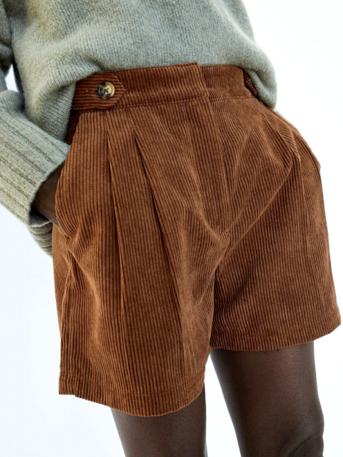 Pour ou contre la version short du pantalon en velours marron ?