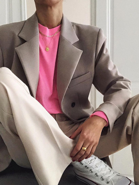 Pour ou contre une touche de fluo au sein d'un look classique ?