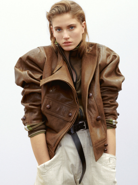 Mlant cuir patin et volume de caractre, ce blouson a tout bon !