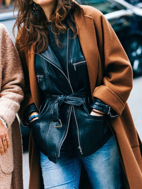 Les jours de grand froid, ne jamais hsiter  glisser une veste en cuir sous son pardessus