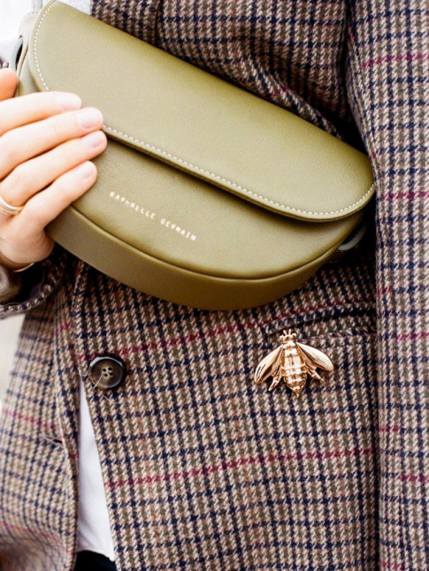Poche passepoile + broche fantaisie  = le bon mix