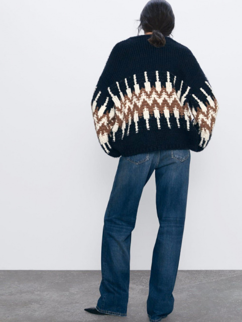 Pour ou contre le trio maxi pull/jean large/escarpins  bouts ultra pointus ?