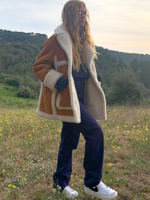 Veste en peau laine + jean indigo = le bon mix