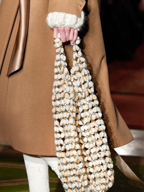 Les fans de DIY apprcieront srement les nouveaux sacs signs Simone Rocha !