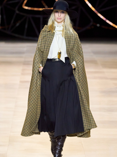 Wanted : une longue cape en tweed !