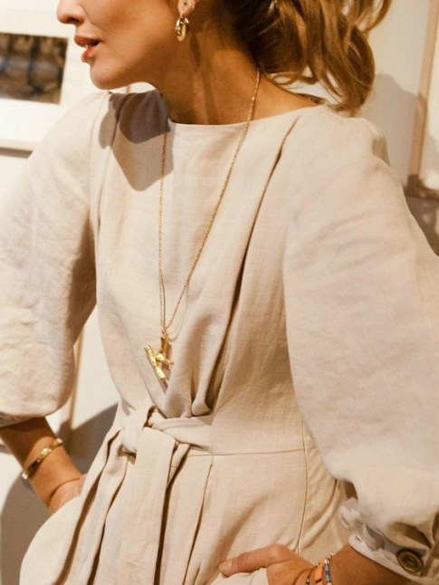 Travaill sur des volumes fminins et mari  des bijoux modernes, le beige gagne en chic
