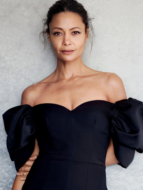 Rien de tel qu'une coiffure simple pour accompagner une robe de soire ultra glamour !