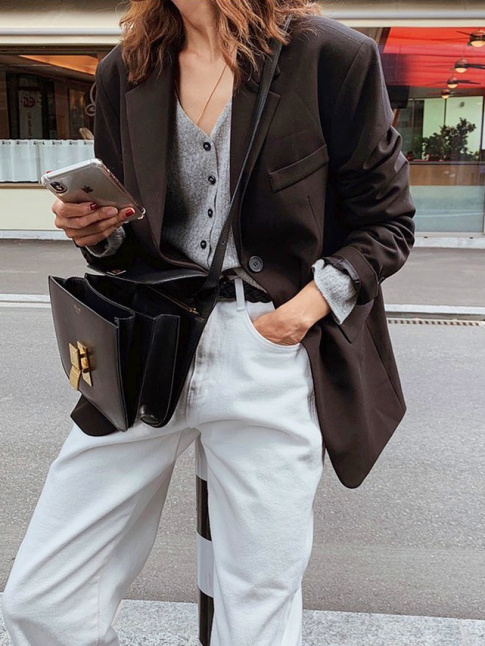 Rien de tel qu'un gilet fin port  mme la peau sous un blazer oversize !