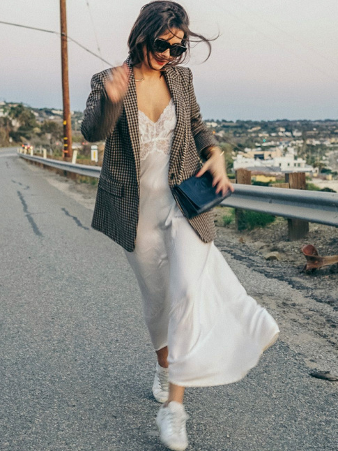 Blazer masculin + slip dress = le bon mix